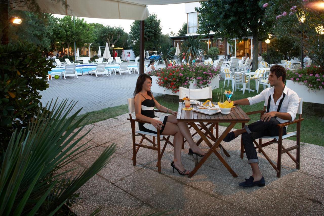 Alexandra Plaza Hotel Riccione Dış mekan fotoğraf